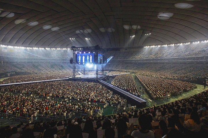 SHINee is the only group to have Houseful fanmeet at Tokyo Dome in 2018(Other group didnt had soldout show so SHINee is basically the only group)