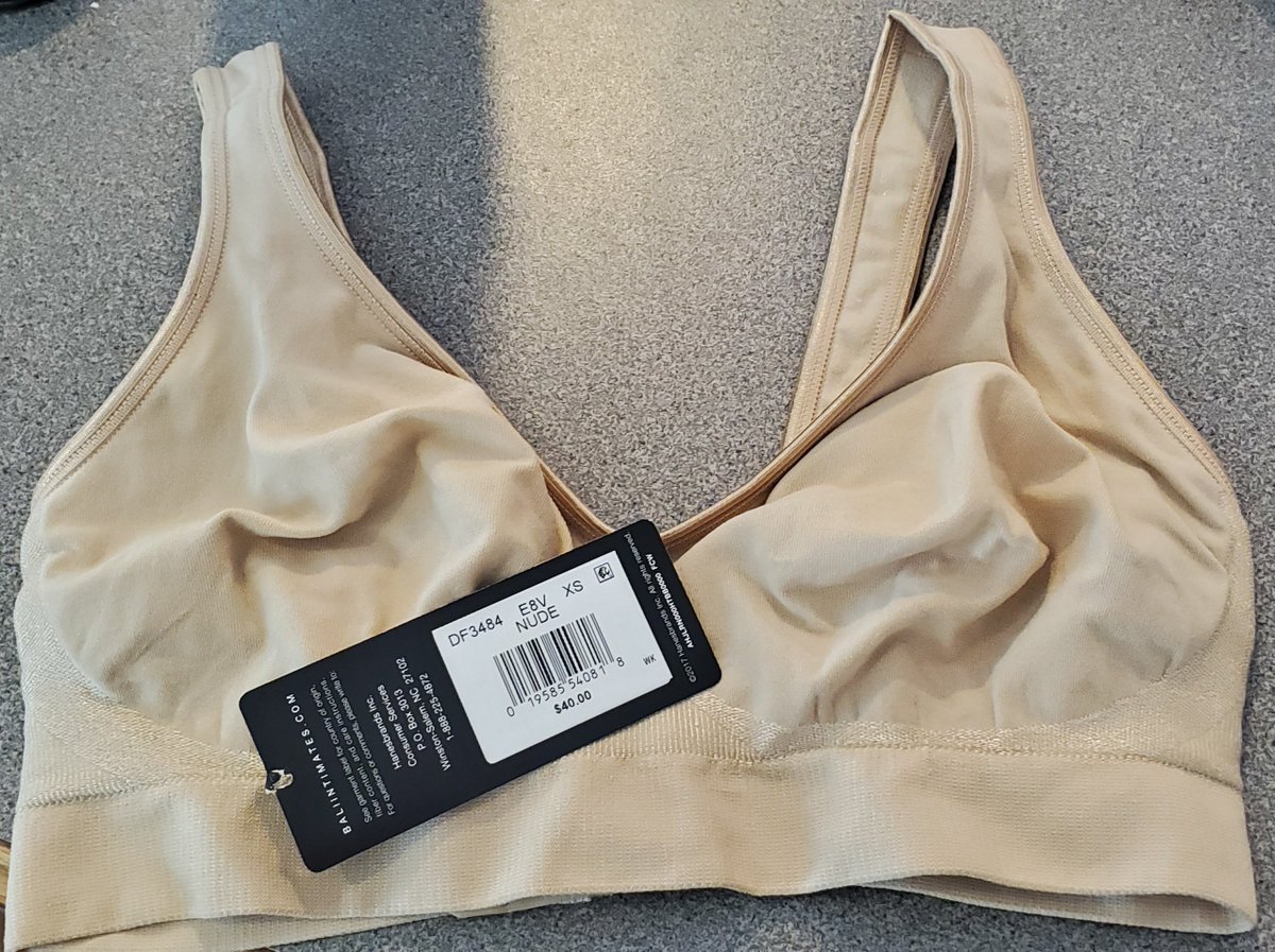 LaBoTiLaTiDa's tweet photo. Dear @Hanes your color description is a microsgression. Please call it what it is, BEIGE. It is only NUDE for white people, like myself. #DoBetter https://t.co/wI7UiIN3td