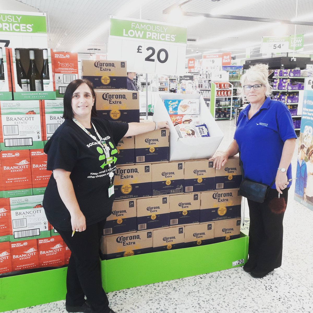 asdanewport's tweet photo. #asdanewport #asdafoundation #community we donated cakes for the residents of Aneurin Bevan Court sheltered housing. https://t.co/MIIkADETWV