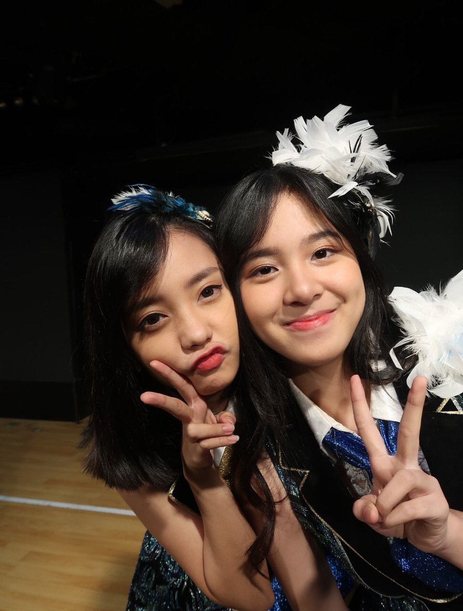 _zeeasadel's tweet photo. Haii terimakasih untuk hari ini 💞 nih ada foto aku sama kalala ehehehe #RCTIPlusBacktoTheaterJKT48 https://t.co/JIRGUDr8Pc