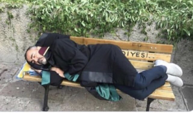 Adaletin nöbetini tutanlarda var.
Diyarbakır Baro Başkanı Cihan Aydın.
<a href="/CihnAydin/">Cihan Aydın</a>