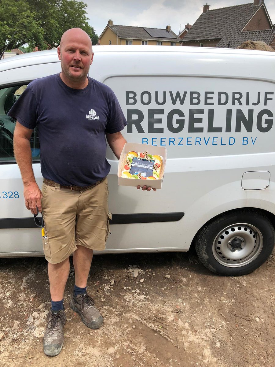 BouwRegeling's tweet photo. 25 JAAR IN DIENST!
Onze altijd hardwerkende en goedlachse collega Henry Wemekamp is vandaag 25 jaar in trouwe dienst! We willen je namens het bedrijf en collega's van harte feliciteren! https://t.co/wcbZ8SRzDn