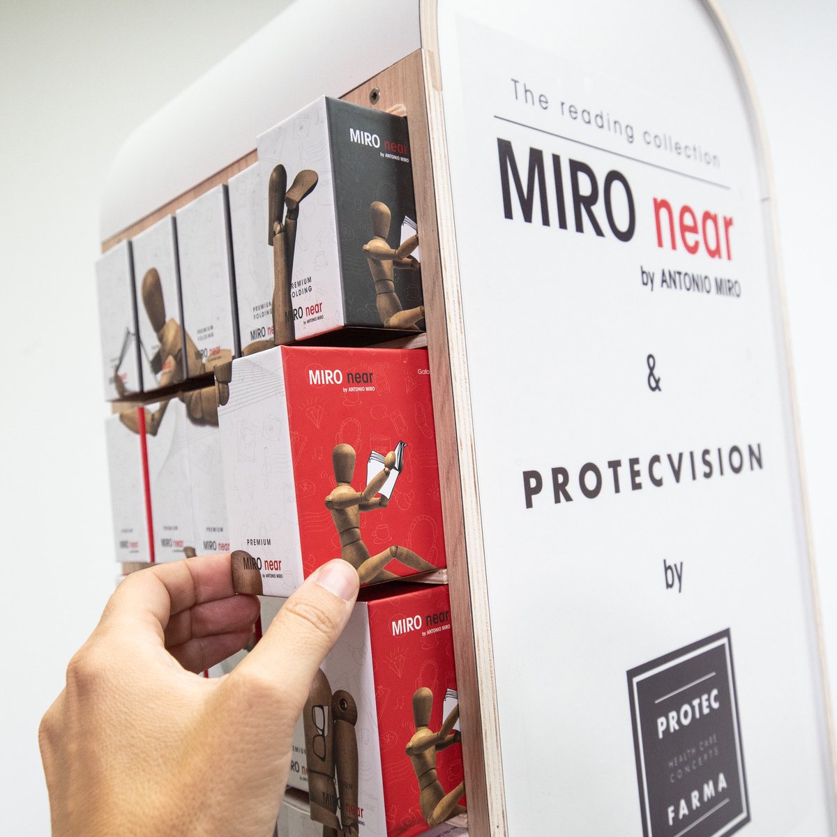 AgenciaOma's tweet photo. Projecte de Disseny

Disseny de la imatge gràfica i packaging per Miro Near de Protecfarma. Una petita mostra de la gran feina del nostre equip de disseny ❤️

Descobreix més a https://t.co/efUatZopEh https://t.co/8B8aNSHgCP