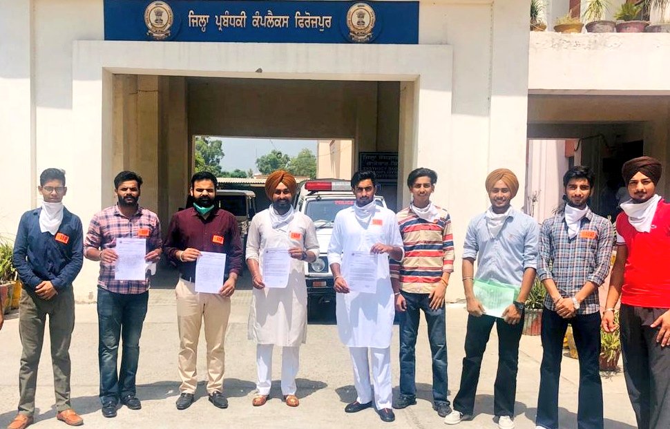 sourabhkapoor_'s tweet photo. Today ABVP submitted a memorandum to the DC Ferozepur regarding postponing the examination to be taken by the Baba Farid Univ from July 7 during this epidemic. Being the Chancellor of the University, I request the Honorable Governor to intervene in this regard.
#postponeBDSexams https://t.co/7iT1cbuVcR