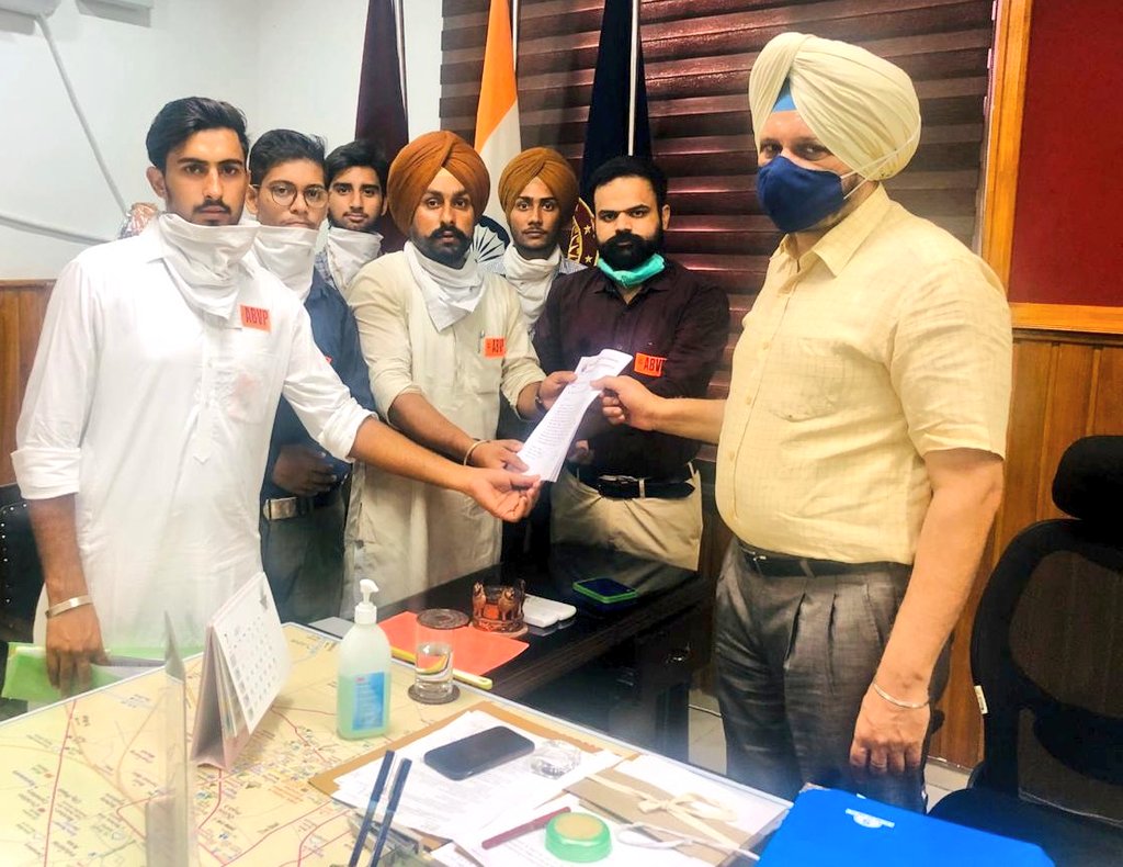 sourabhkapoor_'s tweet photo. Today ABVP submitted a memorandum to the DC Ferozepur regarding postponing the examination to be taken by the Baba Farid Univ from July 7 during this epidemic. Being the Chancellor of the University, I request the Honorable Governor to intervene in this regard.
#postponeBDSexams https://t.co/7iT1cbuVcR