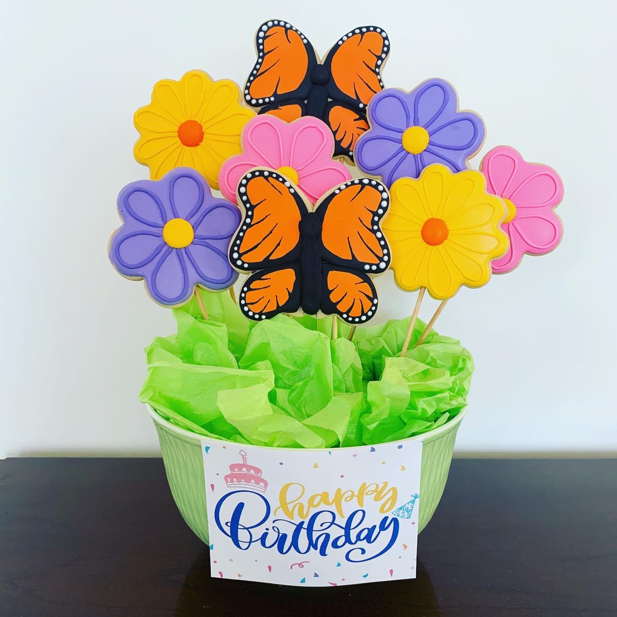 NadiaGundert's tweet photo. I’m adding something new to Sweet Treats by Nadia! Edible cookie arrangements! Cute eh?! A perfect sweet treat for a birthday, anniversary, cheer up, or any kinda gift really?! 🤪 #sweettreatsbynadia #cookiedecorating #ediblecookiearrangenent #cookiearrangement #cookiegift https://t.co/SCaPT0b58a