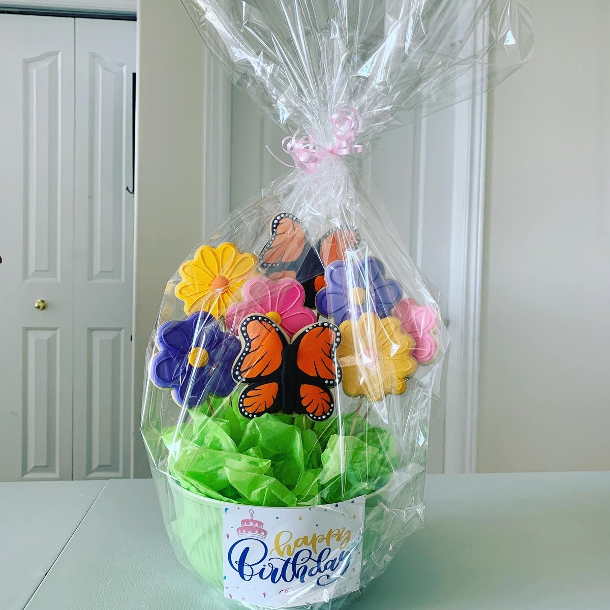 NadiaGundert's tweet photo. I’m adding something new to Sweet Treats by Nadia! Edible cookie arrangements! Cute eh?! A perfect sweet treat for a birthday, anniversary, cheer up, or any kinda gift really?! 🤪 #sweettreatsbynadia #cookiedecorating #ediblecookiearrangenent #cookiearrangement #cookiegift https://t.co/SCaPT0b58a