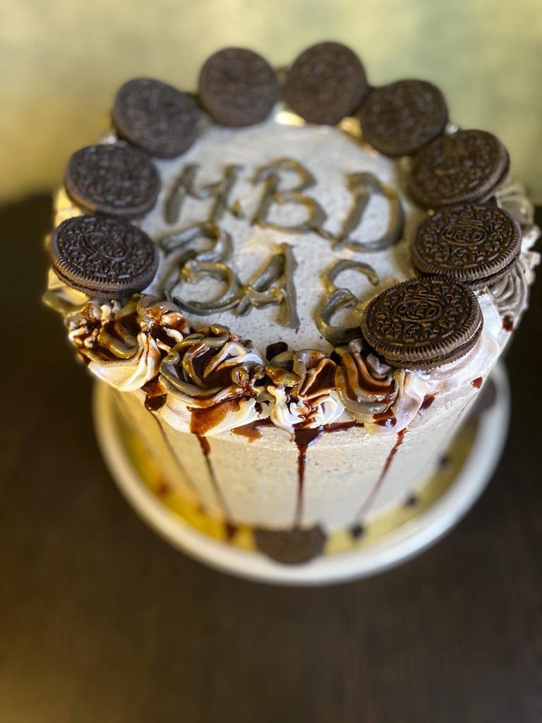 HouseofMak1's tweet photo. Have you tried our Oreo butter cream chocolate cake? If you haven’t, you’re missing out 🤩 #chocolatecake #oreo #oreobuttercream #oreocake #cakeforbae #cakedesign #cake #cakesofinstagram #cakes #cakery #cakeoftheday #cakestagram #birthday #birthdaycake https://t.co/9nFjAcwd5Y