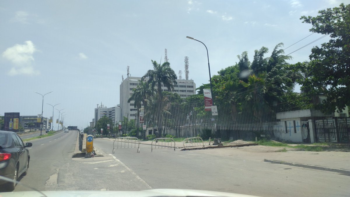 trafficbutter's tweet photo. VIA @Austynzogs: #ThrowBack: Alfred Rewane Road, Falomo Bridge Ikoyi #LockdownLagos #COVID19 https://t.co/VYnF3zRZcU https://t.co/cKUPEobfgD