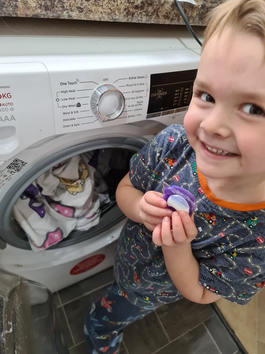 emz1304's tweet photo. Today jason wanted to do the washing... so I have shown him what to do.. ill be able to retire soon at this rate 😅🤣 #goodjobj @MrsFEYFS @MrsMoore_Parish  @parishschool1 https://t.co/tQPRiBgtOp