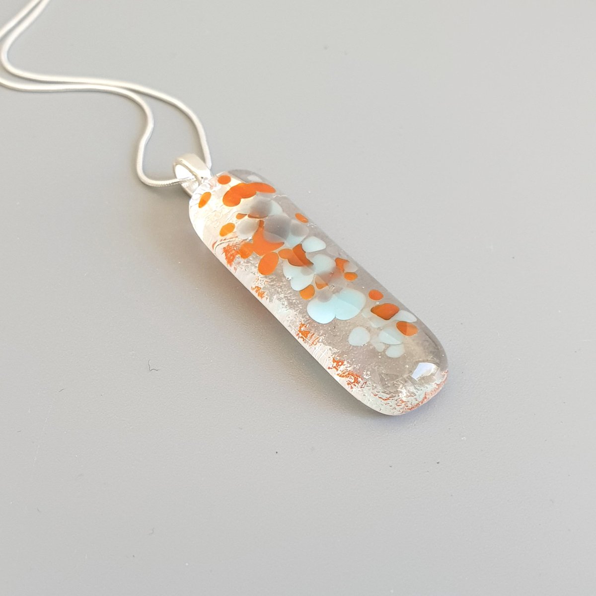 MaisyPlum2's tweet photo. Delicate Turquoise and Orange Fused Glass Necklace https://t.co/QHCyCvgoZZ #Eshopuk #HandmadeHour #EtsyUK ##StandWithSmall ##LondonisLovinit #OlineshopRT #etsyselleruk #RectanglePendant https://t.co/jcqdujIAXH