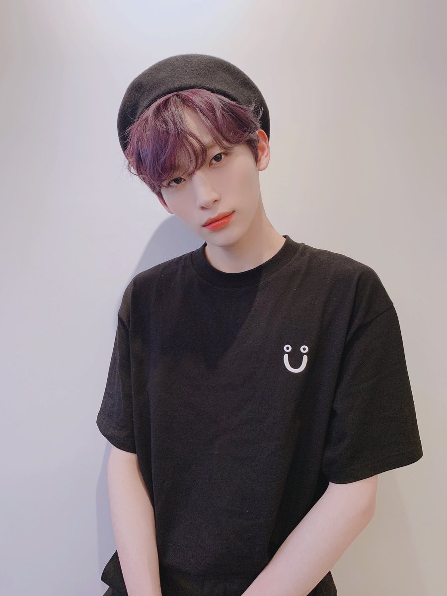 CRAVITY_twt's tweet photo. 정답~🤭🤗🤫
#정모 #베레모구 #선물 #모델쿠 https://t.co/a8yInFAiYc