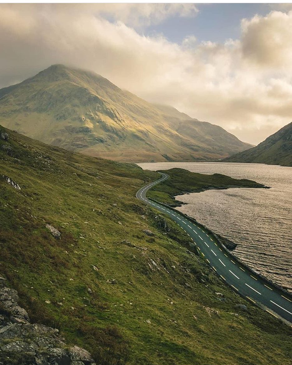 irelandcalling1's tweet photo. Fantastic light at Dooloigh in Co.Mayo and a wonderful feeling of open road in this photo by @markuniacke

#ireland #irelandcalling https://t.co/z12dN7GYvk