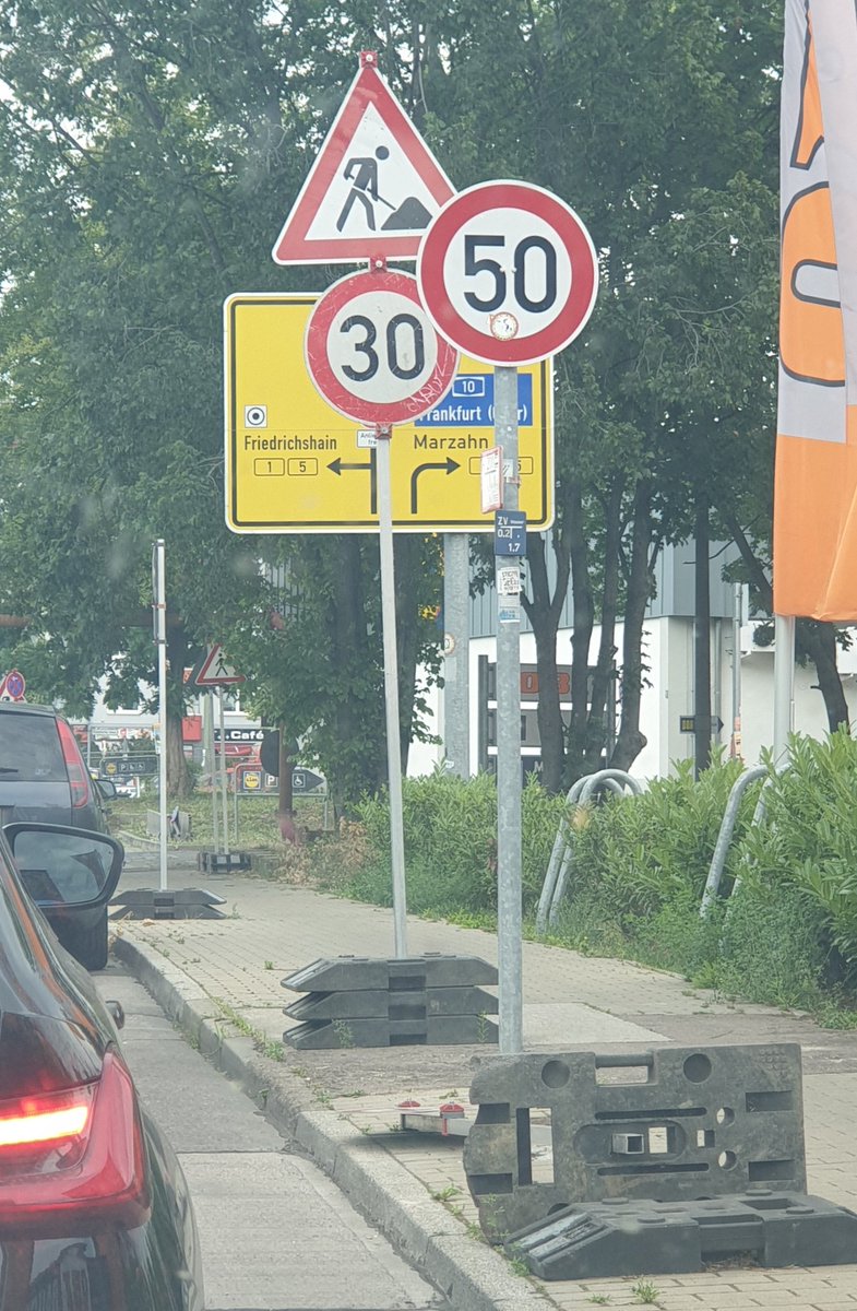 Heimwegimpressionen.
Schönes Wochenende.
#schilderwald