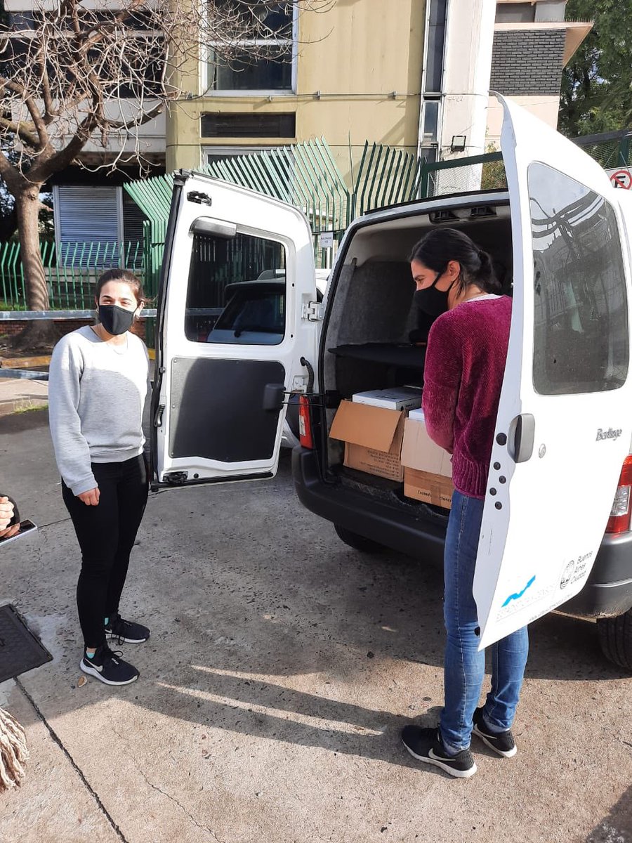 GamarnikLab's tweet photo. AHORA, saliendo del Instituto Leloir Serokits para 3000 muestras ESTUDIO de seroprevalencia EN barrios de CABA. Se medirán los anticuerpos contra el CORONAVIRUS tomando una gota de sangre del dedo. Los anticuerpos se miden con el kit COVIDAR  desarrollo de Leloir CONICET LEMOS. https://t.co/tzlPdMIgLF