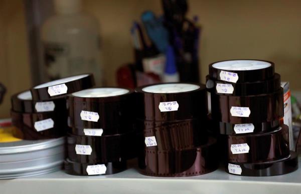 SoyNuevaPrensa's tweet image. Último reducto del #Celuloide - is.gd/keJffO

#SoyNuevaPrensa #Cine #CineLabs #Evolucion #Fotoquimica #Historia #Kodak #Cine