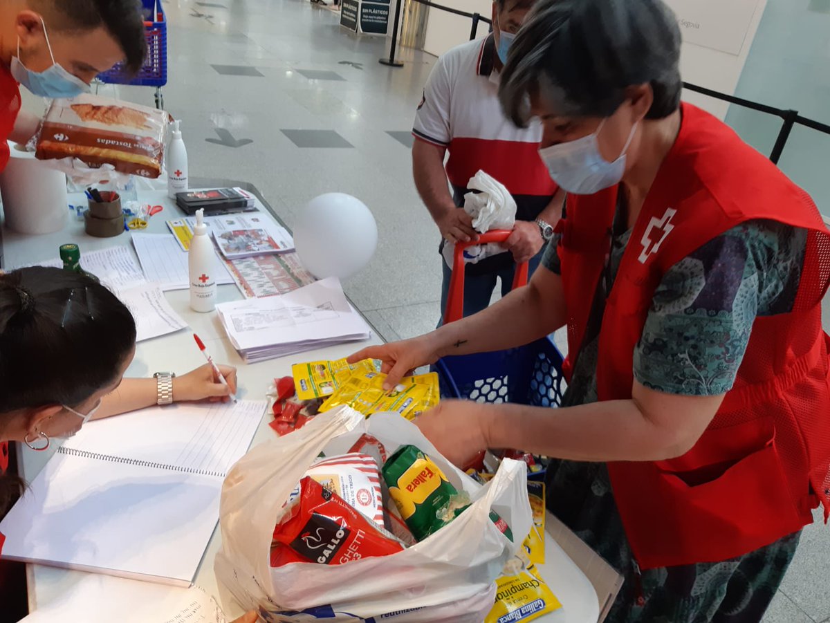 CRE_Segovia's tweet photo. 😀👏Tenemos que daros 6.300 GRACIAS.
Gracias por cada kilo de #alimentos que habéis aportado en la campaña #KilosDeSolidaridad desarrollada con la colaboración de @RadioSegovia y @CarrefourES #CruzRojaResponde #Segovia #KilosDeSolidaridad https://t.co/zPVPvHQMh5