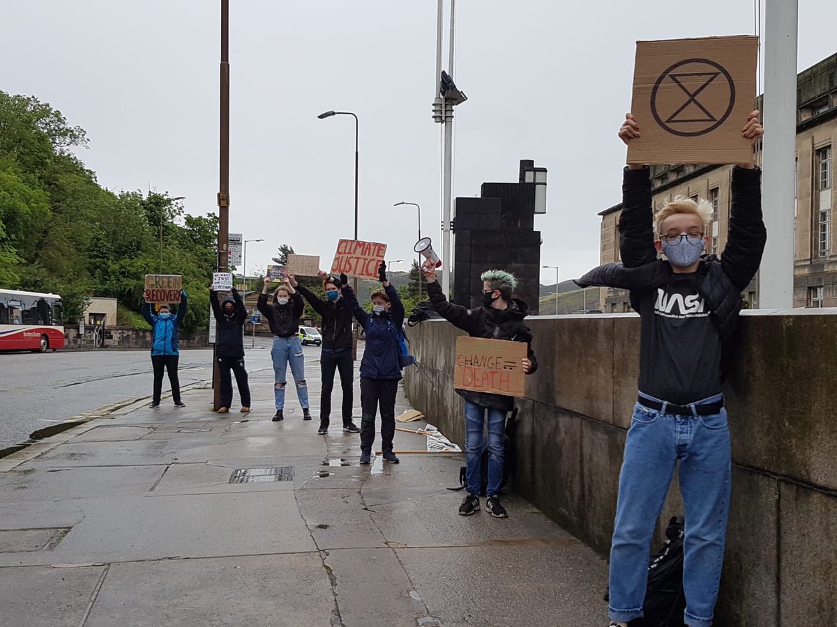 _DylanHamilton_'s tweet photo. School strike for climate week 73! Today a group of us protested outside the Scottish Government building during the COVID-19 press conference, demanding a green and just recovery from this pandemic. #BuildBackBetter #FridaysForFuture https://t.co/VIESTfKfFS