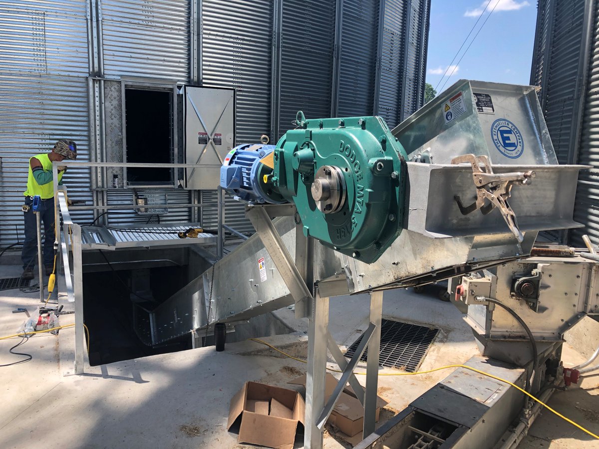 TAMSystems's tweet image. New reclaim drag conveyor for a 75&apos; Brock commercial bin @ Agricultural Commodities in New Oxford, PA.
#tamsystems #new #dragconveyor #local #howyabin