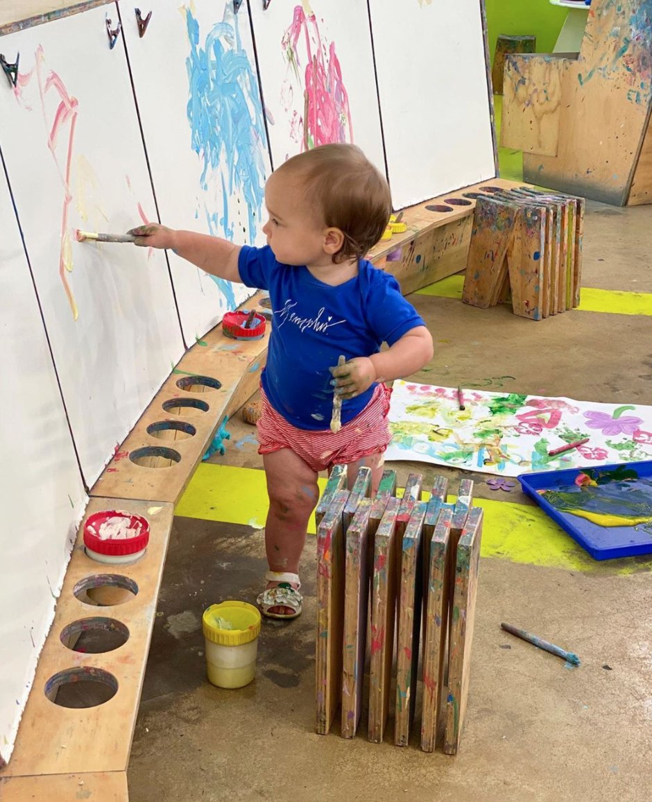 overtonsquare's tweet photo. Make art, leave the mess at @artprojectmem. Kids are back in the studio! #ArtFreePlay #BabyArt https://t.co/U7XbCLnthy