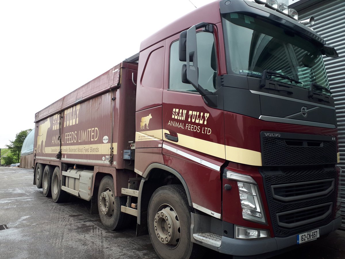 STAFLTD15's tweet photo. Second load off to a very happy dairy farmer who bought our moist feed in the the dry weather and saw his yields increase to 27lts with 4.4 Fat and 3.57 Protein. With increased production the buffer feed more than pays for itself. #dairy #animalfeed #energy #Sustainability https://t.co/K9bQH5ANZD