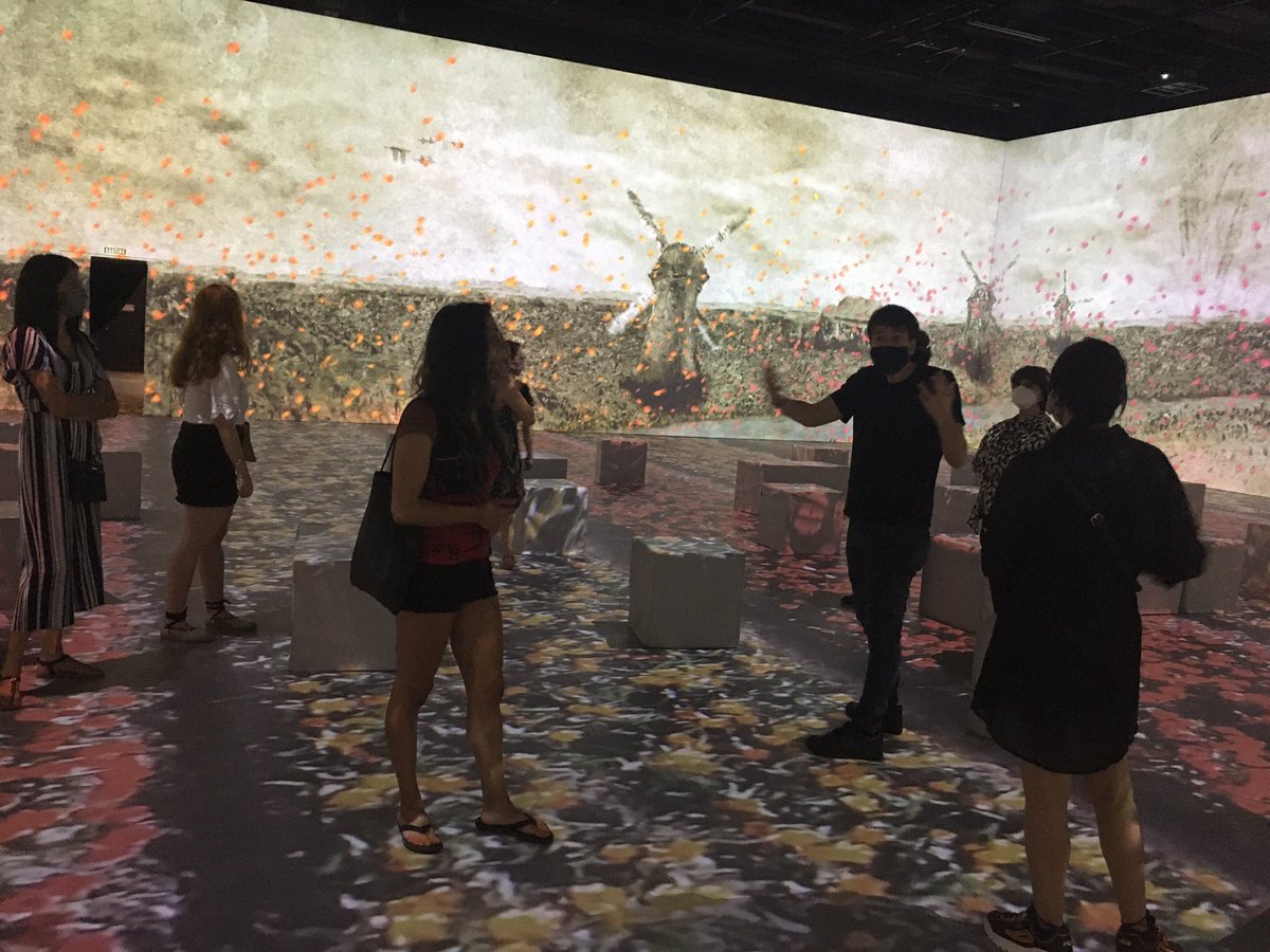 alegeop's tweet photo. Hoy los alumnos del Máster de innovación en la gestión turística del @CETT_UB han podido disfrutar de la nueva sala inmersiva 360 de @idealbarcelona. Muchas gracias por vuestra acogida! https://t.co/ImTYBFFvyr