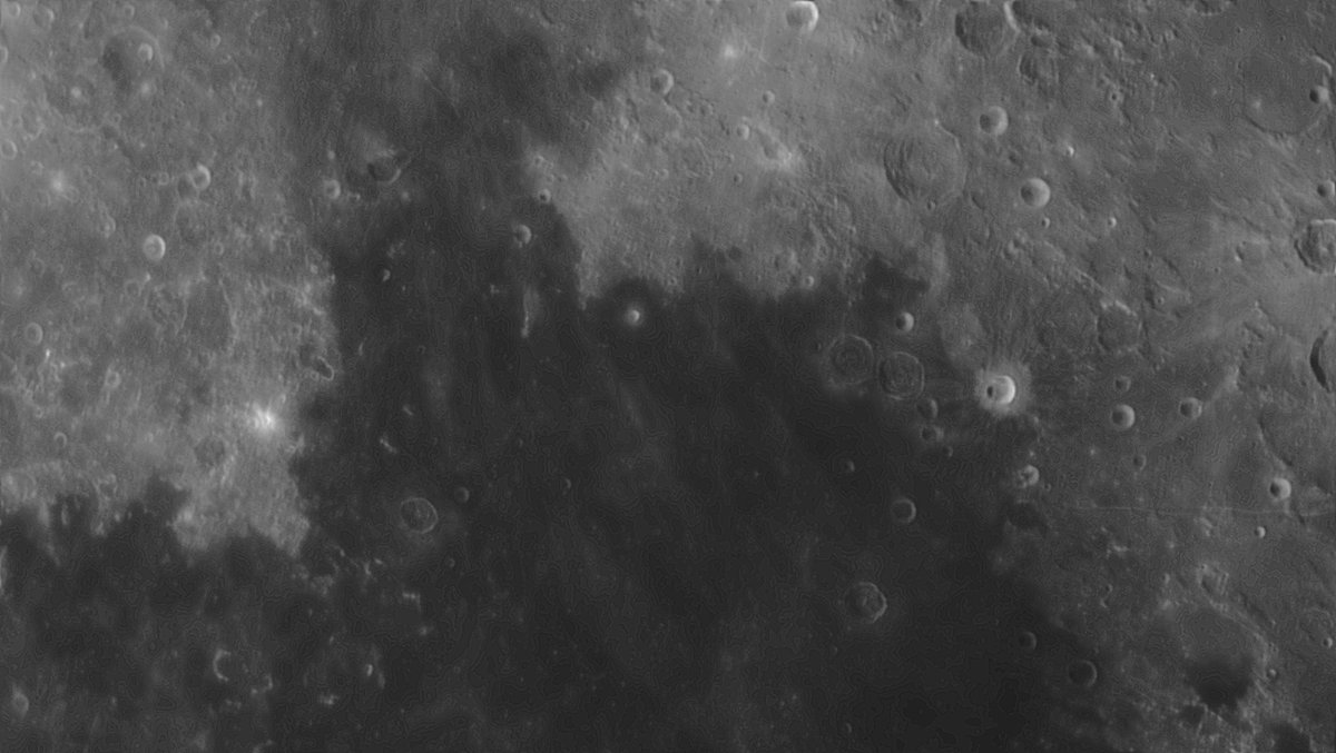 3/Right smack in the middle of this image is the Apollo 11 landing site (NO! Telescopes don’t have the resolution to see this, unfortunately).The bright little crater (Moltke) just above the center, in the “bay”, is 6km wide, for reference. #moon  #astronomy  #outreach