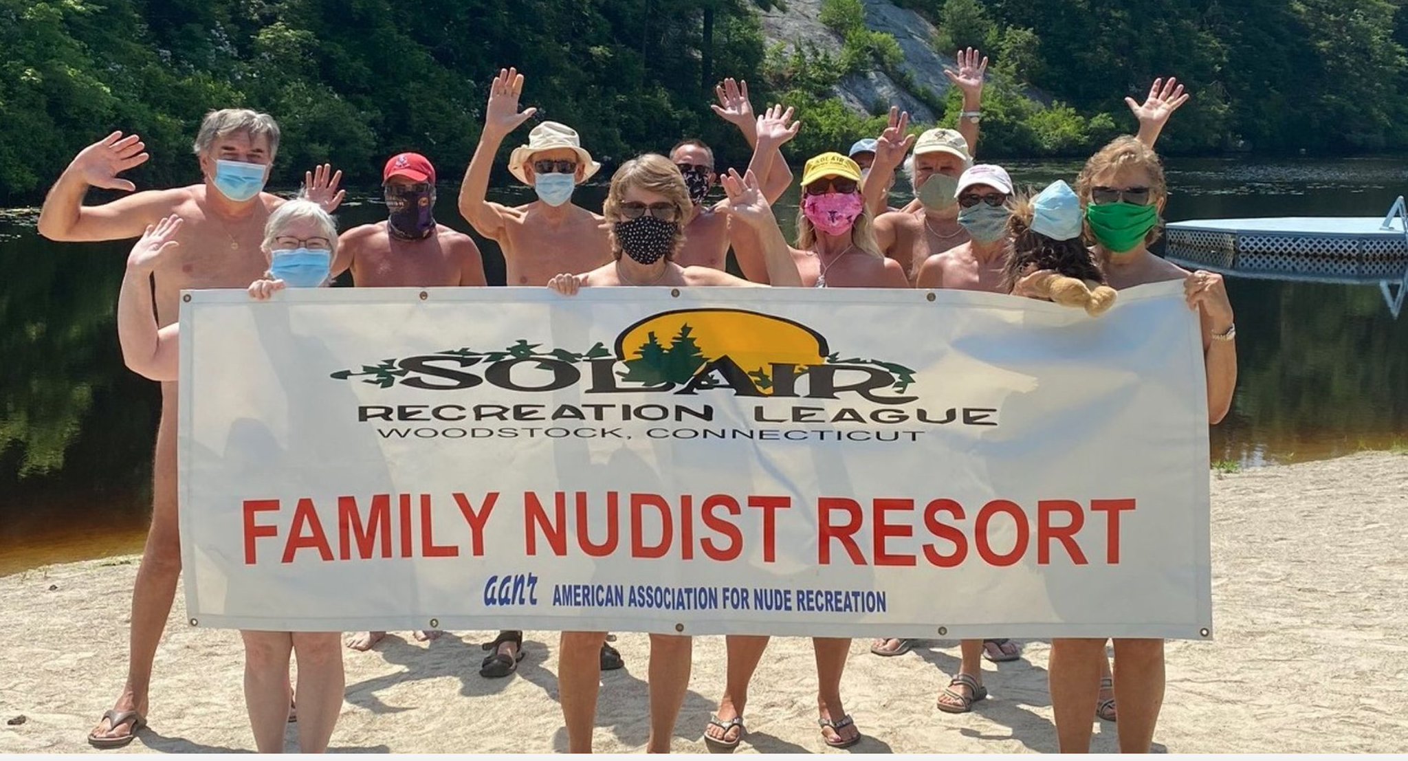 Nudist familie ‎The Naturist