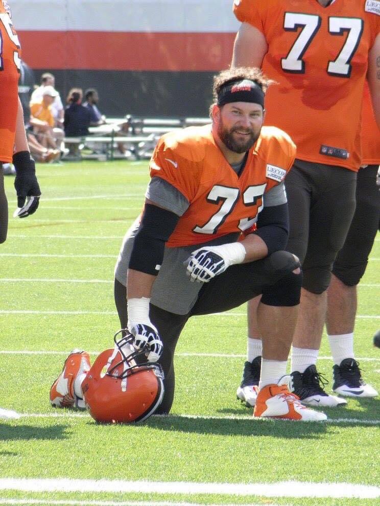 CLESportsFan's tweet photo. @Browns @joethomas73 One of my favorite pics I took during a Browns training camp (July 2017). #JoeThomasDay https://t.co/eetlJCju12
