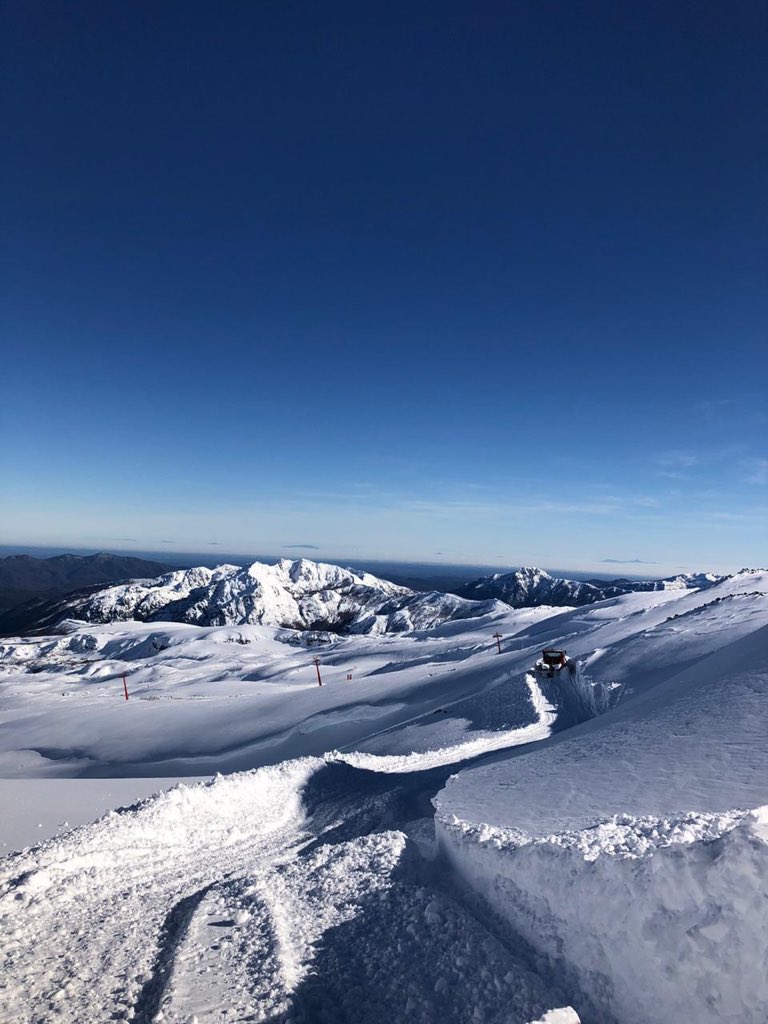DomingoDev's tweet photo. 🏔❄️☀️la #catedraldelpowder suma y sigue ✨ #nevadosdechillan https://t.co/6rFF2mDAxb