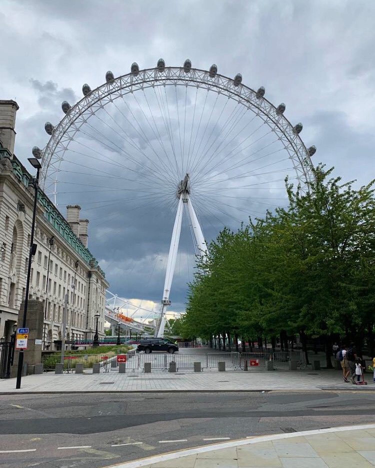 BestFutureEdu's tweet photo. You should definitely see the skyline of London from the London Eye! 
#londoneye #londoneyeview #skyline #sky #cityoflondon #londoncity #londoncitylife #londoncityworld #london #uk https://t.co/xwYfAdoh35