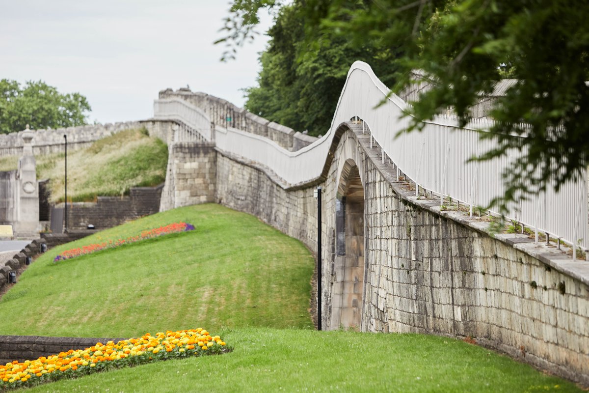 CityofYork's tweet photo. Our world famous city walls will be reopening TOMORROW, with a temporary one-way system (clockwise) in place to enable social distancing and keep people safe. Find out more here: https://t.co/kTCA3ph8b1 
Photo credit: Olivia Brabbs Photography https://t.co/0vGiFNjY8B