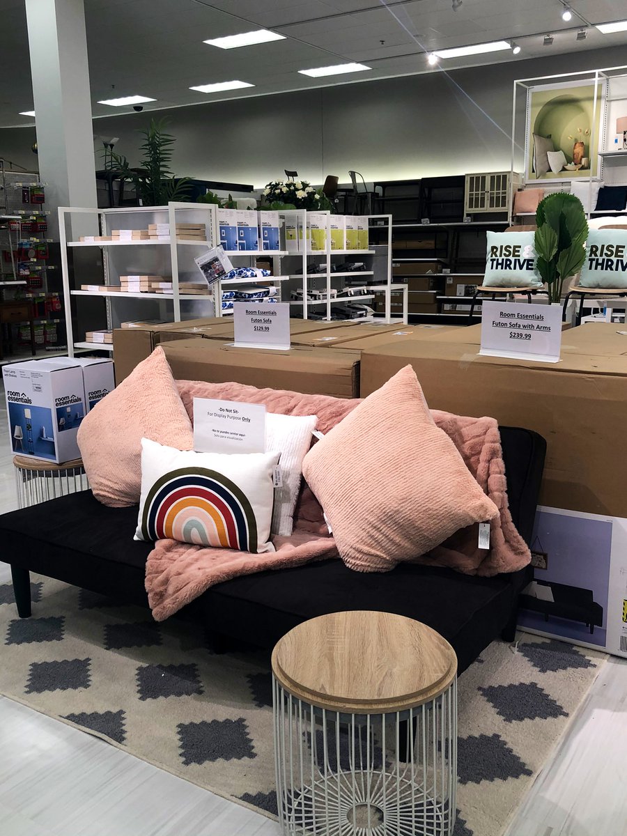 JoseI1344's tweet photo. Welcome Back To College. 📚🤓🎓👏📚 Get all your dorm room essentials here @target... #backtocollege #backtoschool #dormroom #dormlife #dormdecor #target #targetstyle #visual https://t.co/uvlrY5a4hI