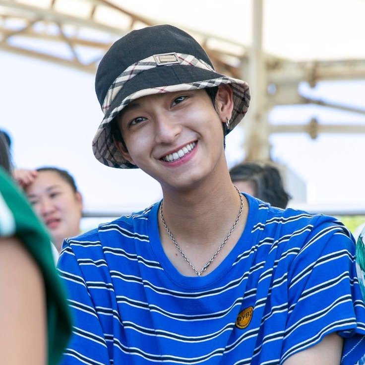 Adulkittiporn Family in BUCKET HATS—   #offjumpol  #gunatthaphan  #winmetawin  #chimonwachirawit