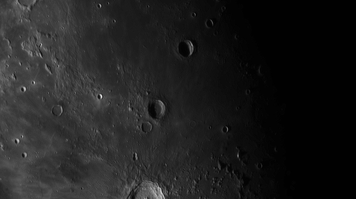 6/Just above Copernicus is Reinhold and Lansberg, around 40km wide each. They’re deep (~3km!), in comparison to their width. #moon  #astronomy  #craters
