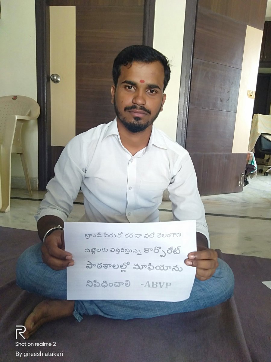 NaniAtakari's tweet photo. బ్రాండ్ పేరుతో కరోనా వలే తెలంగాణ పల్లెలకు విస్తరిస్తున్న కార్పొరేట్ కళాశాలల మాఫియాను నిషేధించాలి
#SaveTSEducation #ABVPforTSStudents
విద్యారంగం పై తెలంగాణ ప్రభుత్వం నిర్లక్ష్య వైఖరిని నిరసిస్తూ ABVP ప్రాంత కార్యాలయంలో నిరసన దీక్ష https://t.co/l1fYg87Afl