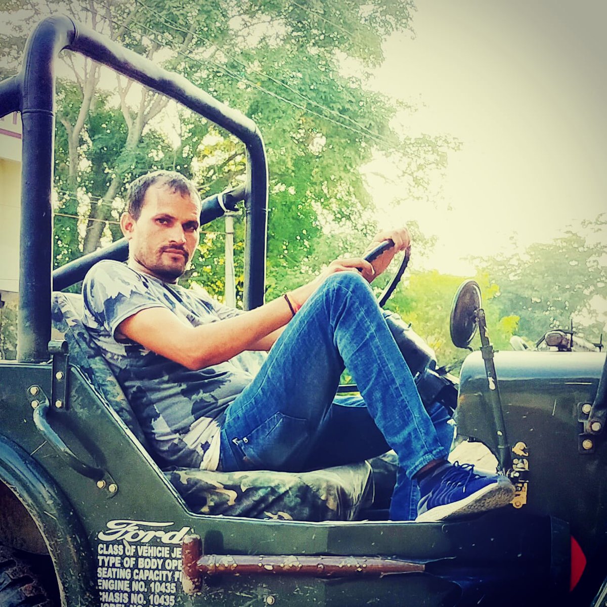 ganeshdevda's tweet image. कर सको तो किसी को ख़ुश करो, 
दुख देते तो हज़ारों को देखा है।