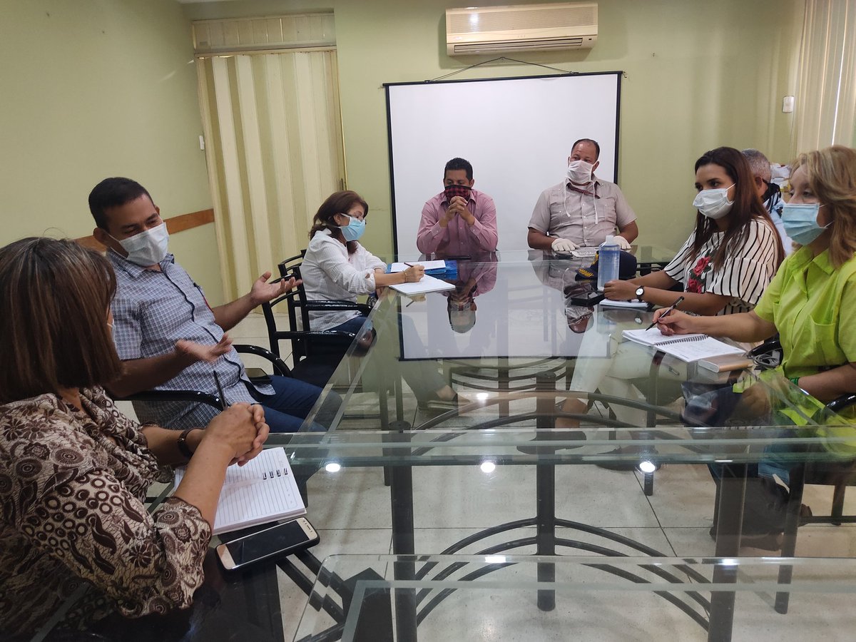 comandosergioh's tweet photo. Inicia mesa de trabajo en materia de salud entre autoridades municipales y del @ISP_Bolivar para seguir estrechando lazos a favor de nuestros bolivarenses y continuar la batalla para enfrentar el Covid-19 y seguir protegiendo a los ciudadanos

#GraciasPuebloHeroico https://t.co/kg1ML6nawx