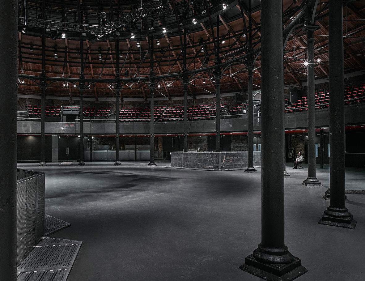 touch_digital's tweet image. Custodians for Covid  - 
Each image is available as a limited edition Fine Art Pigment Print at 50cm x 60cm for £200 from joannavestey.com/custodians-for…
All 20 images online for purchase. 
#custodiansforcovid #theatre #printsale #fundraising