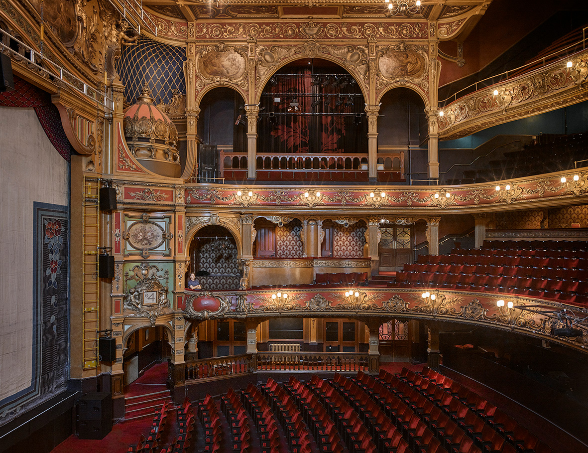 touch_digital's tweet image. Custodians for Covid  - 
Each image is available as a limited edition Fine Art Pigment Print at 50cm x 60cm for £200 from joannavestey.com/custodians-for…
All 20 images online for purchase. 
#custodiansforcovid #theatre #printsale #fundraising