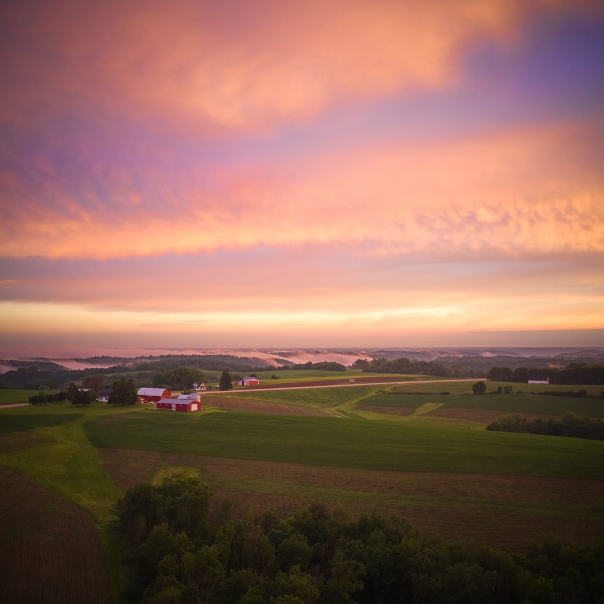 UWLaCrosse's tweet photo. Sunsets on the ridge. 😍

📍 17 miles from campus https://t.co/JAbIHHacJz
