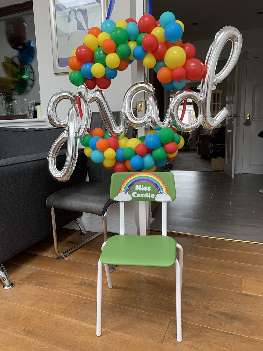MissLCardle's tweet photo. Got the most gorgeous teacher chair from my family! Looking forward to using it in the classroom! 🪑 ❤️ https://t.co/8l3tTNKF6d