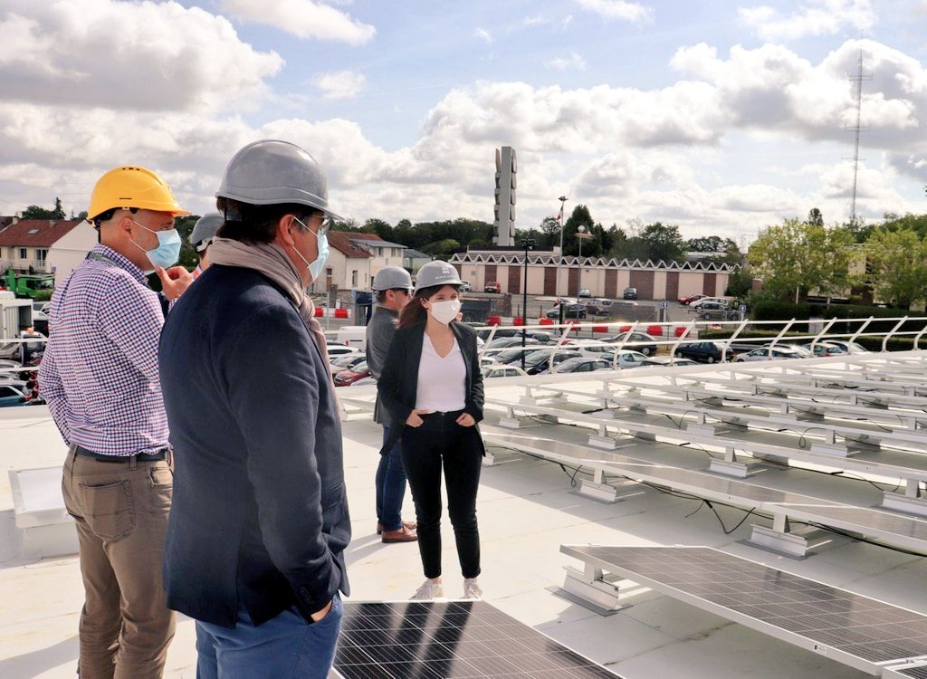 auroreberge's tweet photo. Le 22 juillet @lidlfrance ouvre ses portes à Rambouillet. 
Visite avec le directeur régional.

➡️ 60% de la conso énergétique alimentée par les panneaux photovoltaïques 
➡️ 100% du boeuf, 100% du porc, 100% du lait Made in France 
➡️ 25 emplois en CDI 
➡️ une offre complémentaire https://t.co/msrzp8g5ut