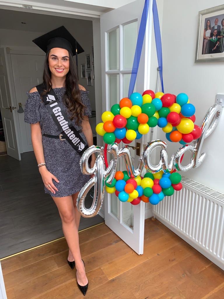 MissLCardle's tweet photo. Loved the Online Graduation @StrathEDU @strathBAprimary Was great time see everyone and celebrate together!! 🍎👩🏻‍🎓 https://t.co/HHRCKSKOZX