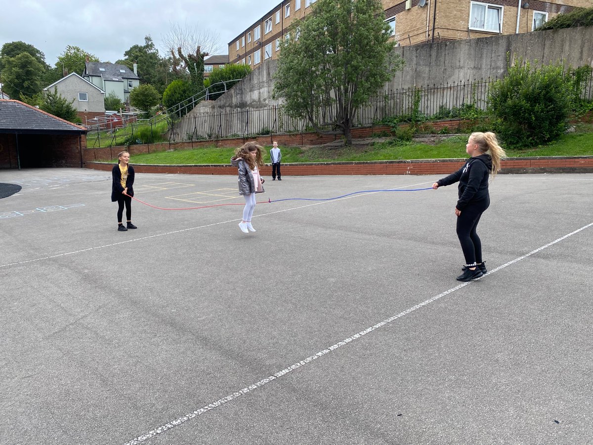 gladstonebarry's tweet photo. All the Friday Feels with #Pod7 today. The most amazing smiles 😊 #TeamYear4 #CatchUp #CheckIn #Prepare https://t.co/PPwnRZBQ14