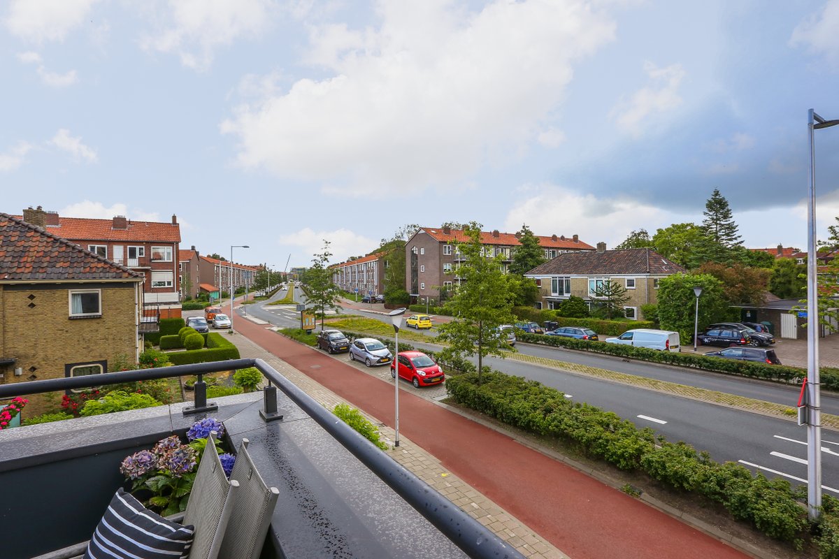 lamberinkfrl's tweet photo. Het is #perfect #wonen in dit 3-kamer #appartement aan het #Europaplein in #Leeuwarden! Met een heerlijk #dakterras, perfecte (centrale) ligging én eigen garagebox is het daarmee prima wonen! Plan jouw bezichtiging in via 058 310 0000! > https://t.co/aBvFQVApAS https://t.co/Uam2zCWWx9