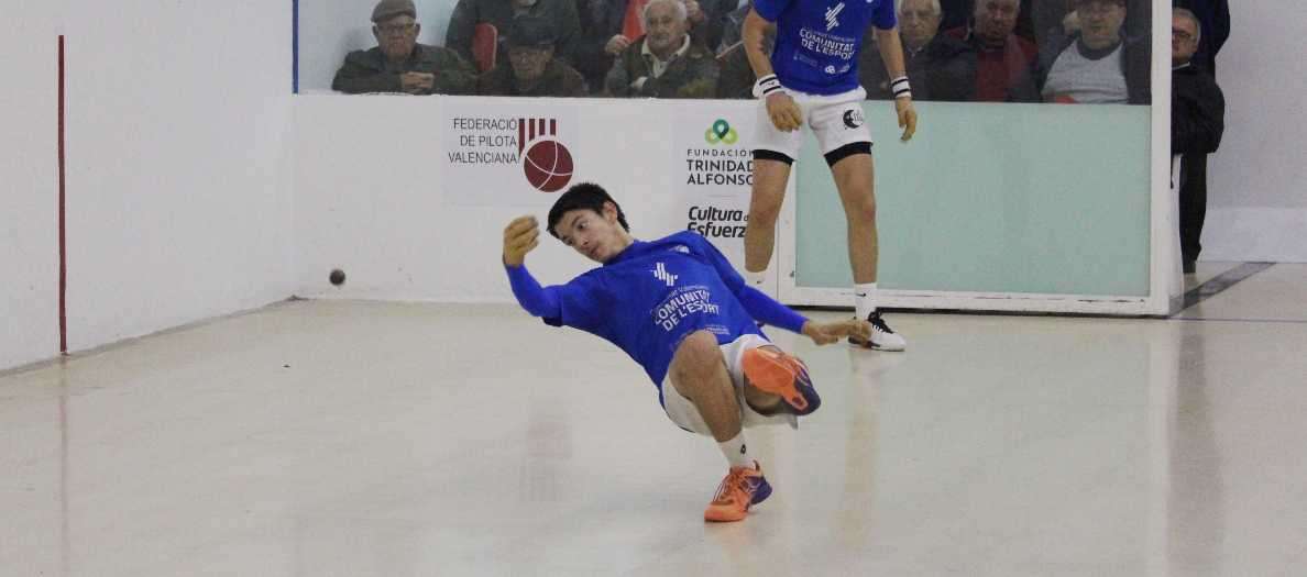 📰Jesús, Marc i Hugo lideren la lliga juvenil de raspall
👉fedpival.es/val/noticia/je…
Després de dues jornades disputades ja en la lliga juvenil de raspall s'erigix líder l'equip que formen Jesús d'Oliva, Marc de Bellreguard i Hugo de Bicorp, que ha aconseguit els sis punts