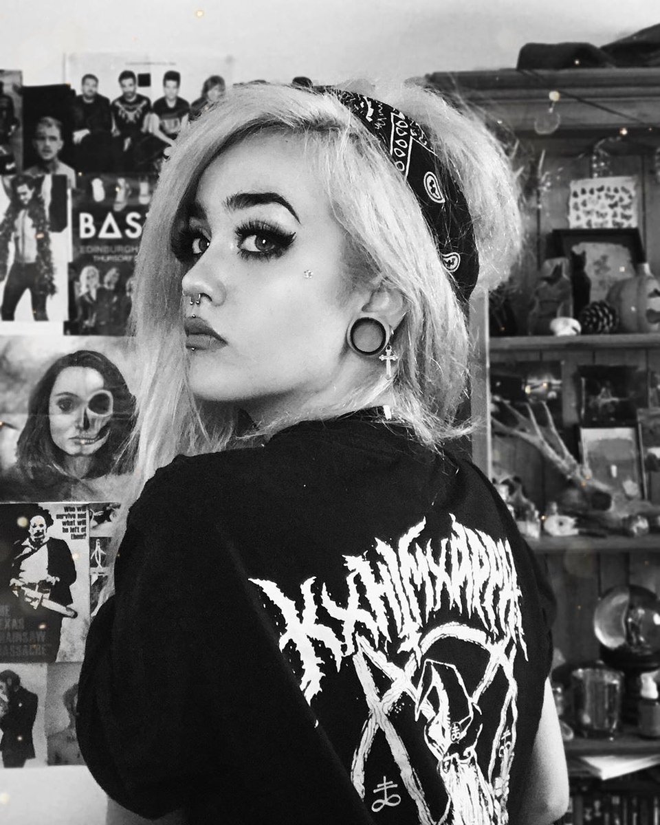 Local store
Instagram.com/kala.hitam.sto…
Official page
Instagram.com/kxhtmxapprl