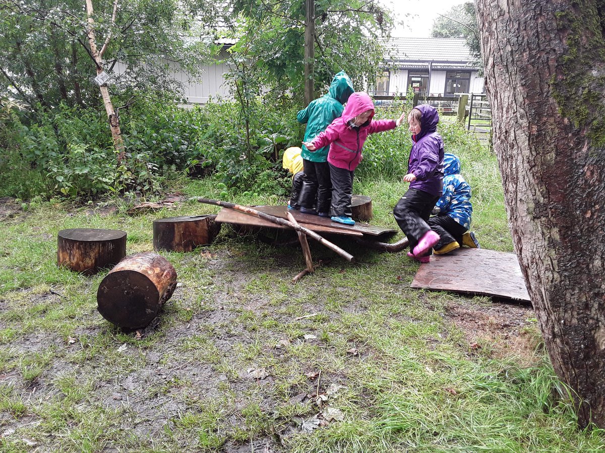 BadgersAshbrid1's tweet photo. We have had the best time in the woods. We love rainy days! 🌳🌧 @ashbridgeschool @AshbridgeOwls #forestschool #makingmemories https://t.co/Chw7rswxTt
