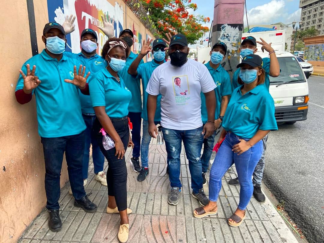 pcp2020's tweet photo. Ayer, junto al equipo de la #ConfianzaEnElFuturo, invitamos a votar este domingo tomando todas las medidas de higiene necesarias. ¡La CORRUPCIÓN MATA más que el coronavirus 🦠 en nuestro país 🇩🇴, dejando a dominicanos sin atención médica y destruyendo nuestro medio ambiente! 1/2 https://t.co/ewQJFPwzEJ